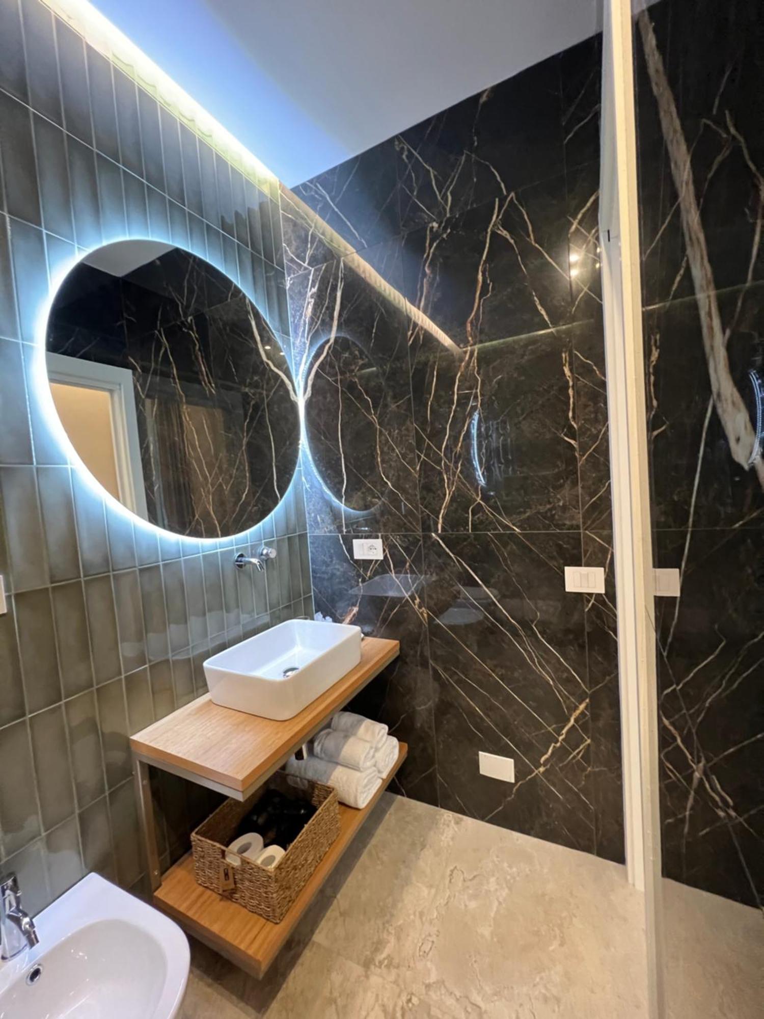 Elegant Rooms La Spezia Luaran gambar